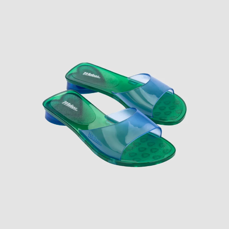 Sandals-for-recycled-materialsSandals with Cushioning-MELISSA THE REAL JELLY KIM AD