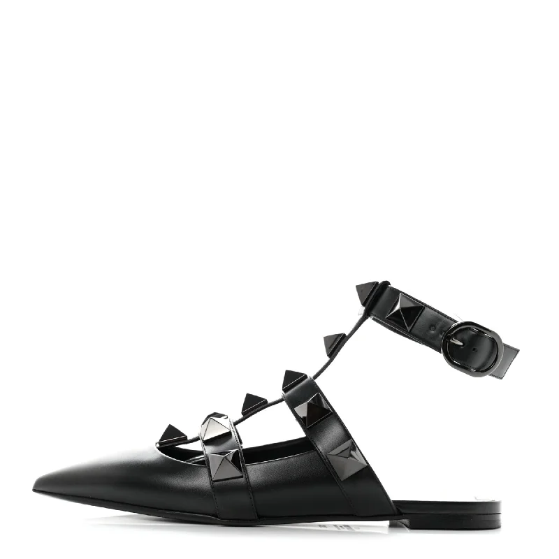 Sandals-for-fashion-showsSandals with Breathable Material-Valentino Garavani Roman Studs Sandals